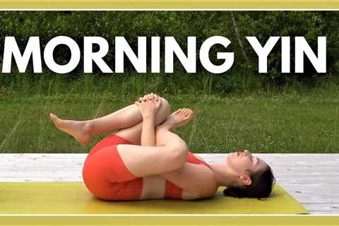 15 Min Morning Yin Yoga - Wake Up & STRETCH!