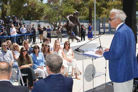 Letters to Sports: Sandy Koufax defines Dodgers legacy with speech