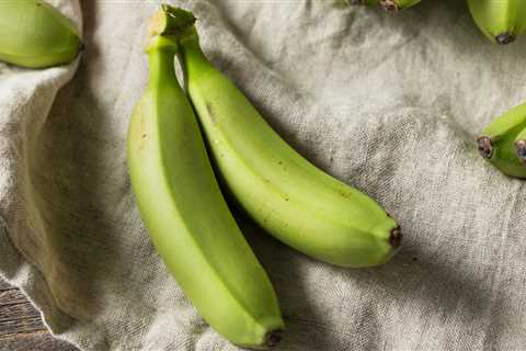 Eating Bananas Before They’re Ripe Comes With Surprising Benefits for Your Blood Sugar and Gut..