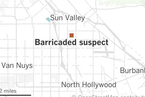 Suspect escapes after barricading himself in Sun Valley home after shooting by LAPD