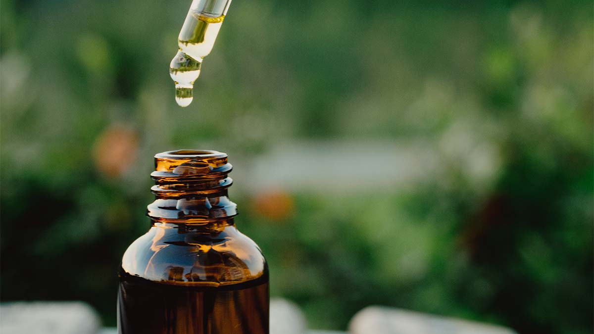 This $8 Essential Oil Can Help Relieve Pain and Slow Down Signs of Skin Aging