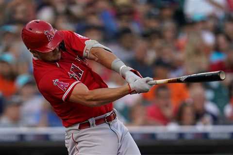 Trout back from 30-game absence; Angels win