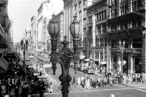 A Brief History of L.A.'s Vintage Street Lights