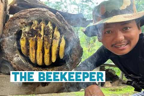 The Beekeeper | New Bees New Hive 🐝 Bee  Keeping | Apicultur