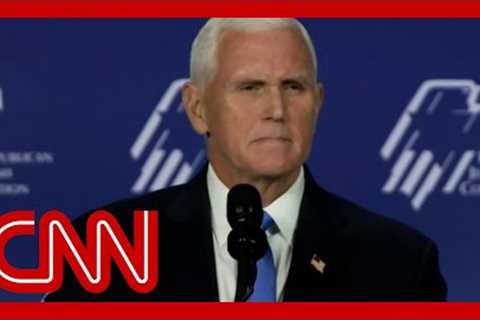 Pence stuns crowd with surprise announcement