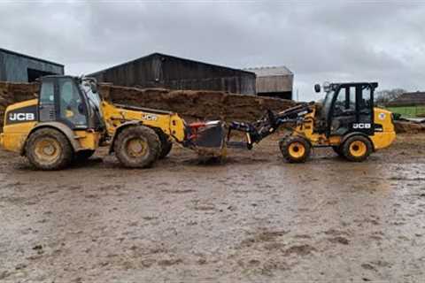 JCB TM320 and JCB 403 work together to get the CALVING PENS READY FOR SPRING CALVING 2024