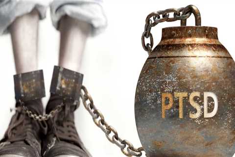 What is the difference between traumatic stress and ptsd?