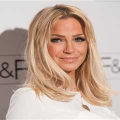 Study Led by Doctor Treating Sarah Harding Expands Breast Cancer Checks for Women Aged 30